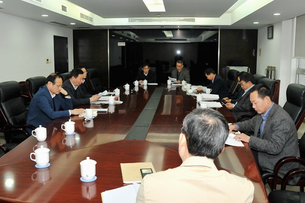 省住房城鄉建設廳黨組書記顧小平主持召開廳黨組會議，專題學習黨的十八屆六中全會精神